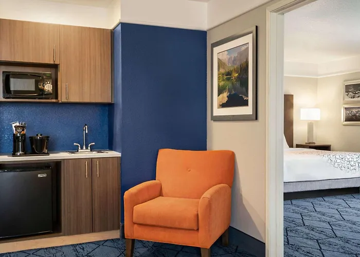 La Quinta Inn And Suites By Wyndham At Watiki Waterpark